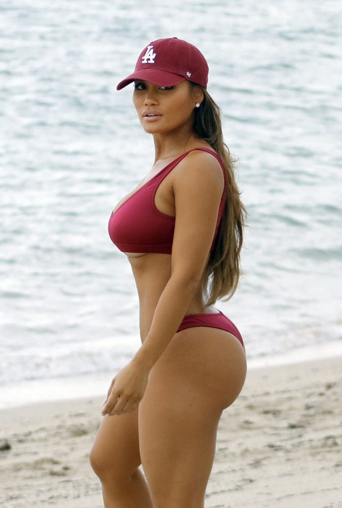 sweet-asian-babe:  Daphne Joy  Find more hot Asian girls here