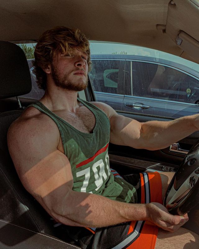 benbecomesbruh:androphilestuff:Ryeley is a prime example of the insane extent to which hard work (and juice) can man a guy up. Can’t wait to watch this bruh get even bigger and hairier Insta: ryeley.palfi