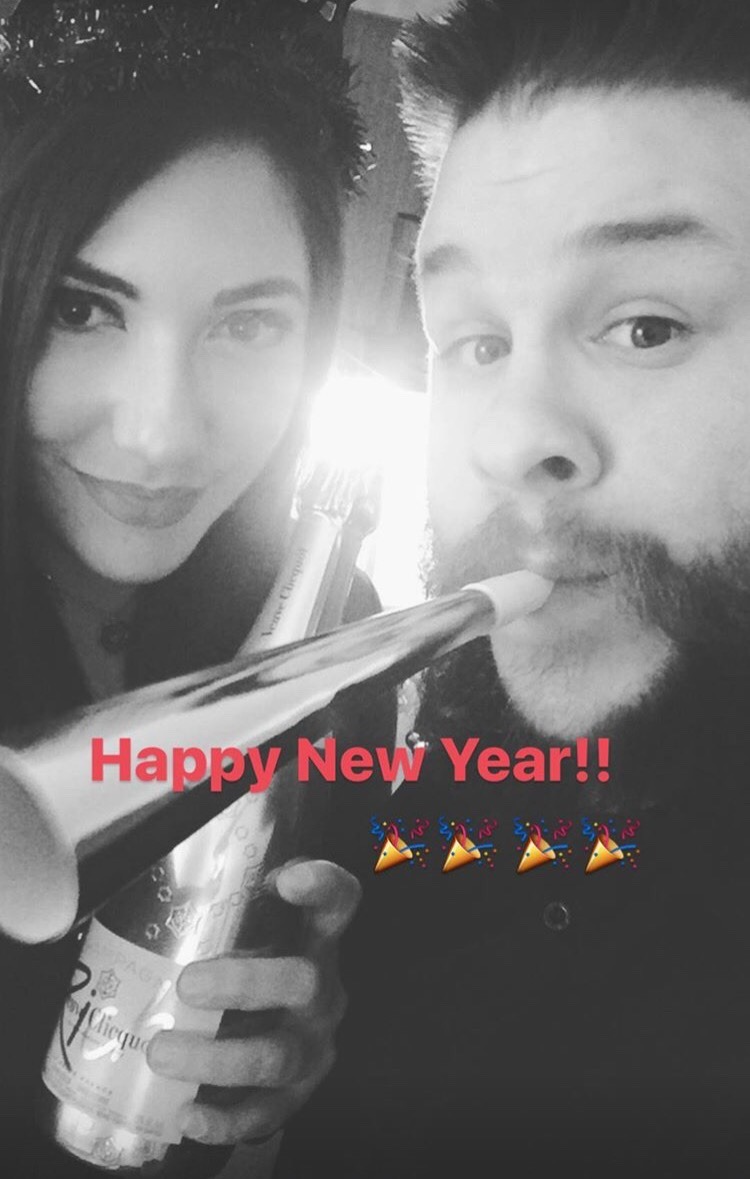 wrestlebearowens:  Happy New Year from The Steens 🎉