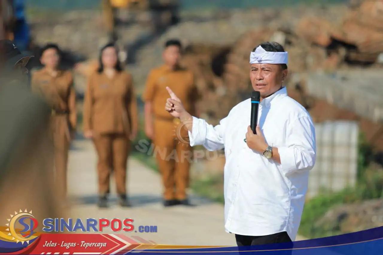 Sekda Jabar Pimpin Apel di Tumpukan Sampah TPPAS Sarimukti