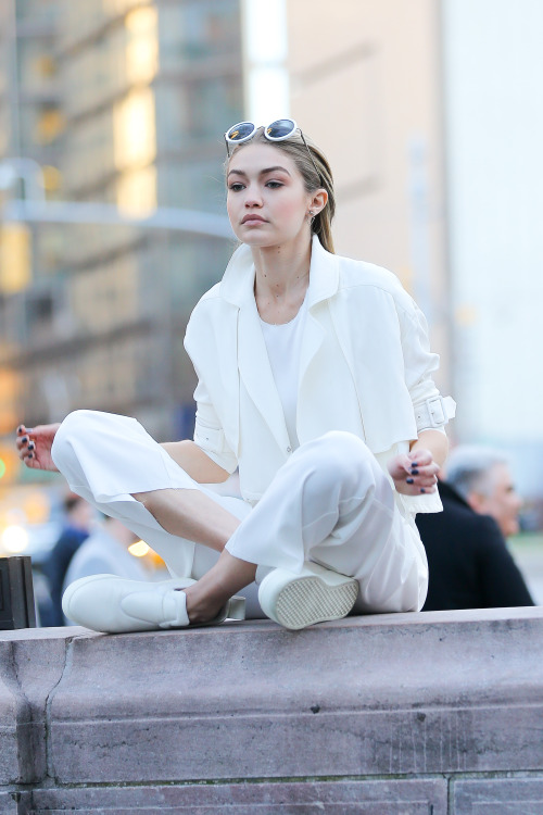 hadidnews:March 29: Gigi on set of a Maybelline photoshoot in New York City  