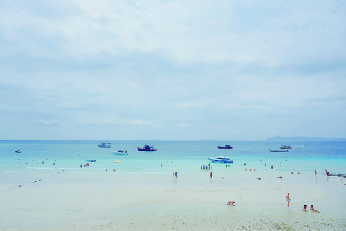 oretorii: Koh Larn Island by 有海的地方 on Flickr.