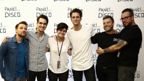 dumdumbrendon:“holy shit no one asks Zack to be in photos. ever!!” -Brendon Urie, Charlotte NC