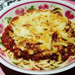 Homemade spag bol. #food #foodie #foodporn #foodieporn  #foodofinstagram #foodgram #instafoodie #instafood #bolognese #spaghetti #nothealthy #weightloss #weightlossjourney #italian #pasta #pastaporn
