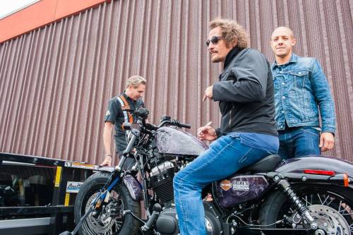 ithinkhesgaybutwesavedmufasa:kim-coates-point-blank:Pointing at a custom Harley Davidson motorcycle 