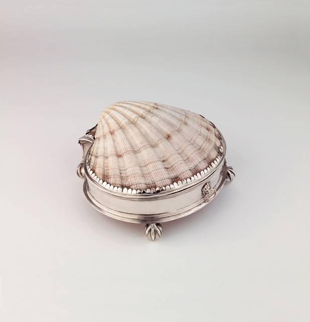 detournementsmineurs: Box with shell in silver and scallop shell, England, circa