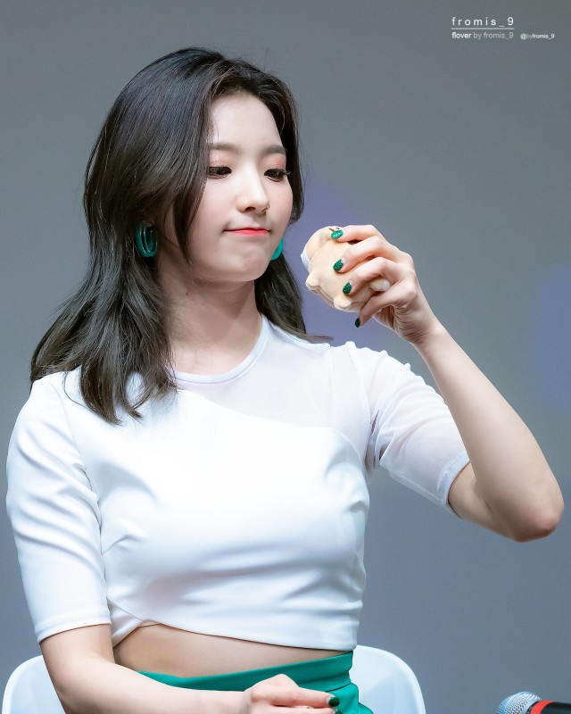 Body of Fromis_9, stunning goddess Saerom