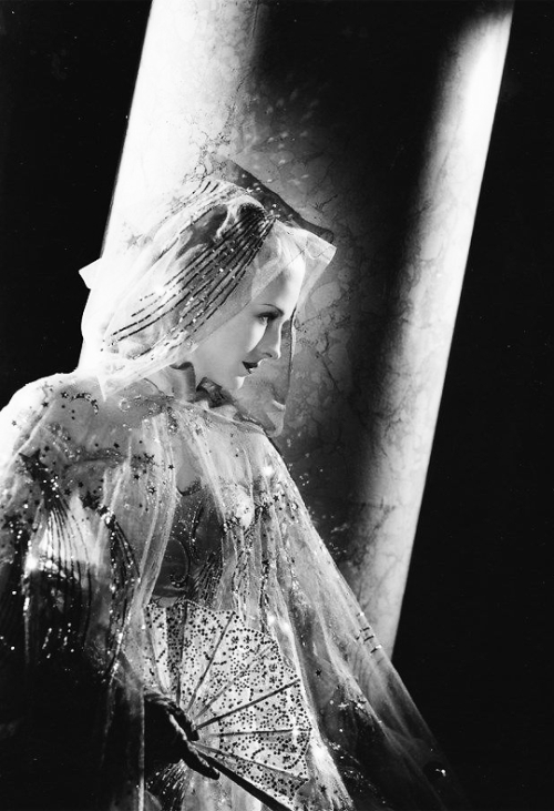 bettedavis:Norma Shearer photographed by Lazlo Willinger for Marie Antoinette, 1938