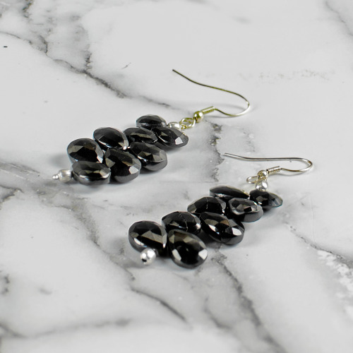  This pair of long dangle earrings is perfect for the gothic lover! They are a captivating pair of b