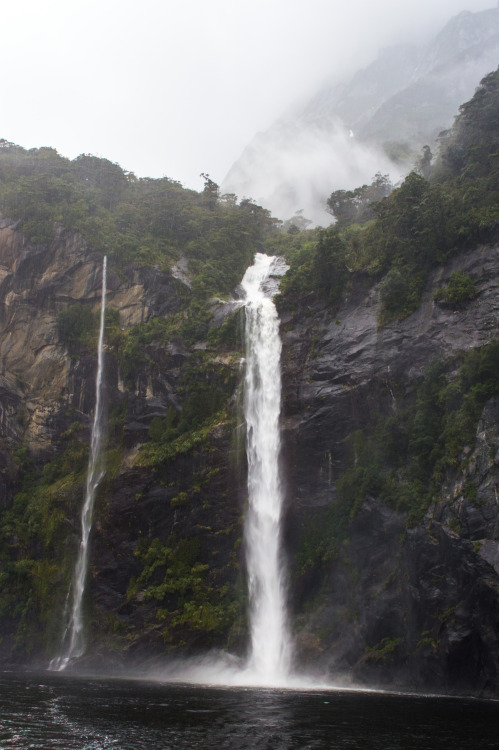 Ephemeral waterfalls at Milford Sound.Milford Sound, Fiordland, South Island, New Zealand