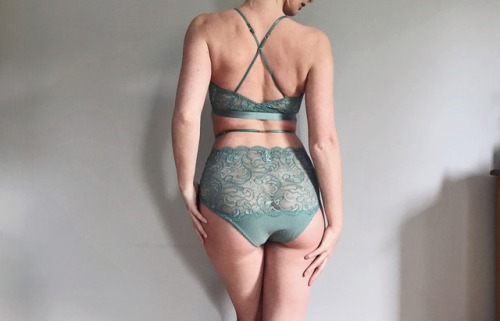 LINGERIE REVIEW LONELY LINGERIE PENNY HIGH WAISTED BRIEFS AND BRA I’ve been aware of Lonely Lingerie