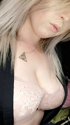 22, female.   I want you to want me.fuck3rz