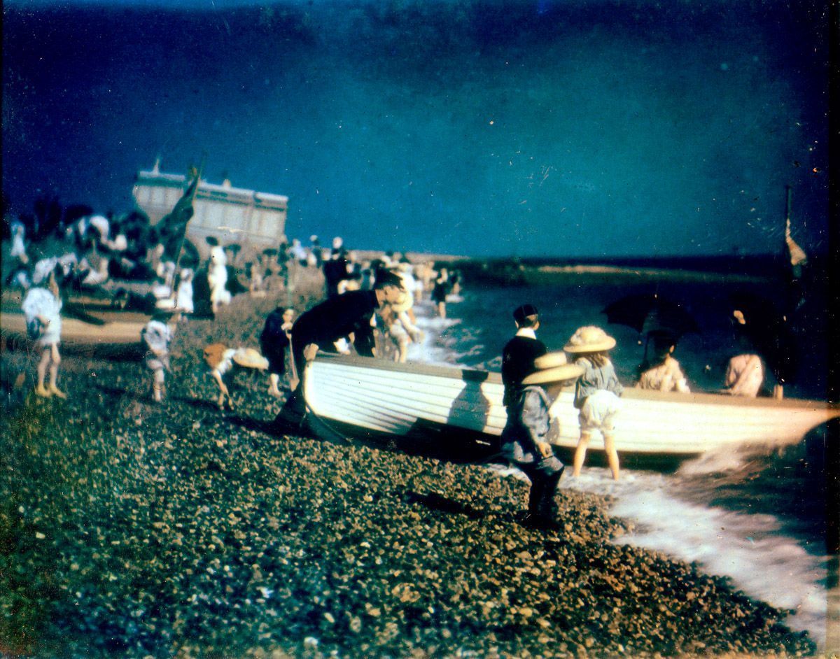 collectorsweekly:  Experimental color photographs taken around Brighton, England,