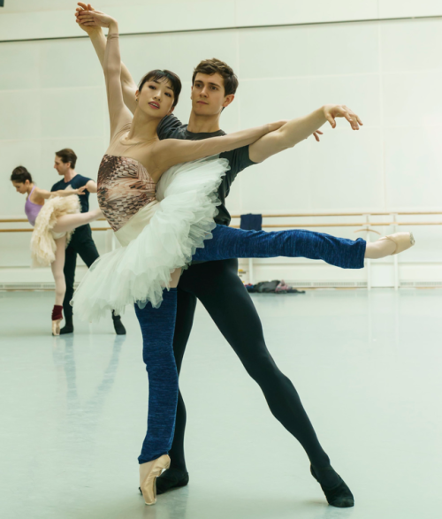 tanaquilleclercq:Akane Takada and William Bracewell in rehearsal for Swan Lake.The Royal Ballet.Phot