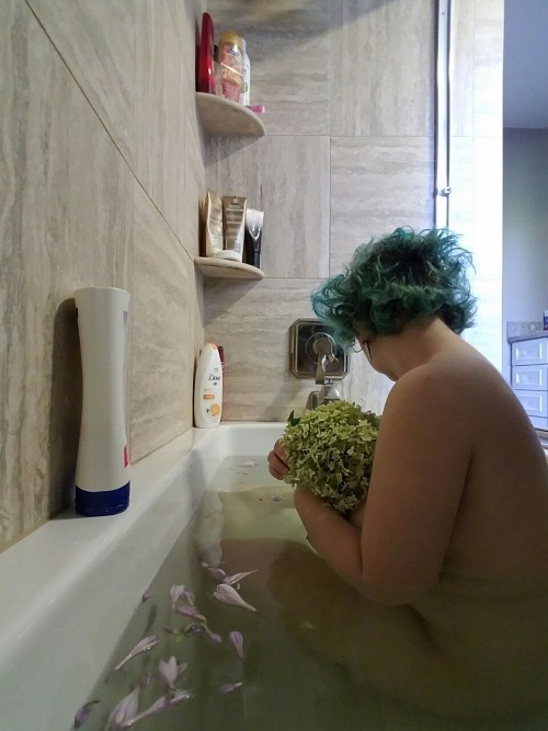 bangsaturn:  morning flower bath  they/he pronouns