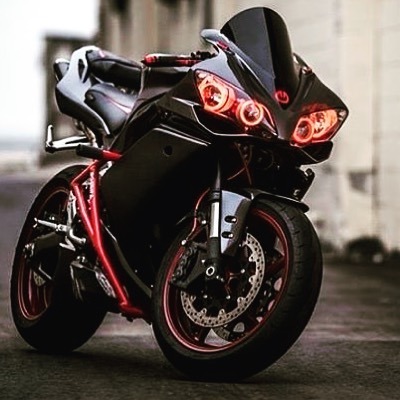 Buuuuuhhhh! #yamaha #superbike #bike #moto #motos #motorcycle #motorbike #wheels #twowheels #red #bl