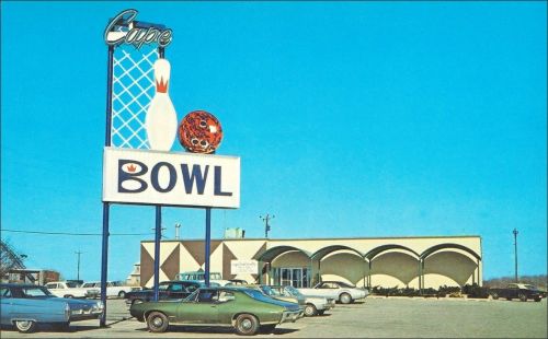 1950sunlimited:Cape Bowl Realty; Falmouth, Cape Cod, MAFalmouth Plaza;  Falmouth Cape Cod, Massachus