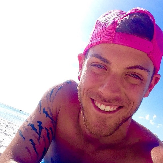 diverguy07:When you go visit the Bae(ch) #allsmiles #beach #snapbacksandtattoos #hammerheadsharks