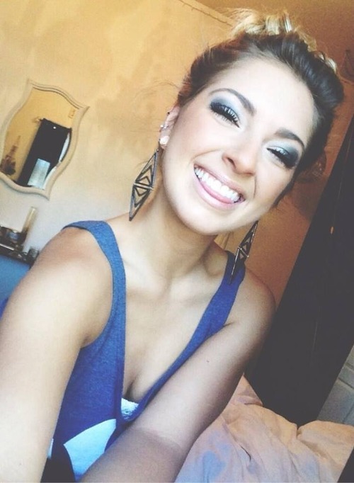hottestgirlsoftumblr:  by caaamie