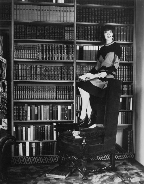 whataboutbobbed: it was Colleen Moore, in the library, with the bob