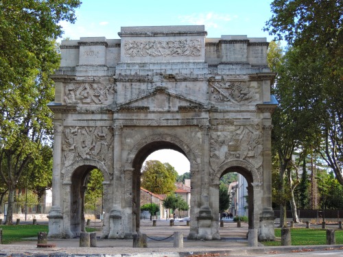 Arc romain, Orange, Vaucluse, 2016.Most photos show the other side of the Roman arch from the 1st ce