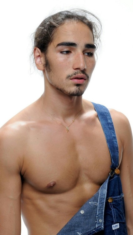 iamhannalashay: zrunkinlove: thebookskeeper: zrunkinlove: Male Models of Color Can someone please pr