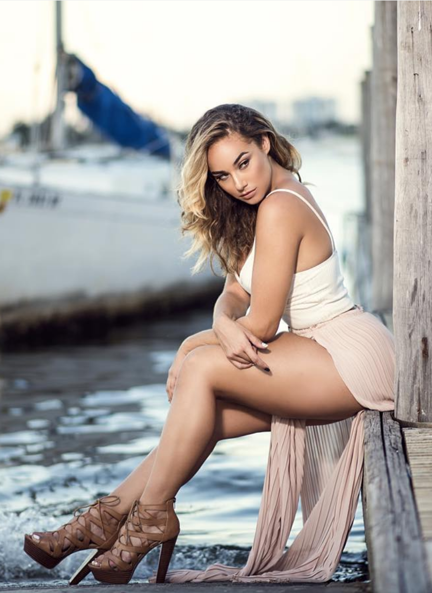 mrlex99:  malcolmb99:  Bella Potente  http://mrlex99.tumblr.com 