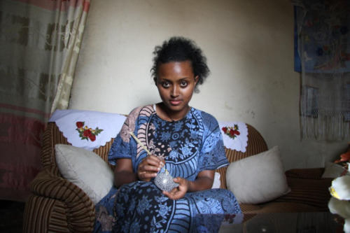 Woman sculpting a clay pot in Addis Ababa, the capital of Ethiopia, June 2011.(Beta Israel: Snapshot