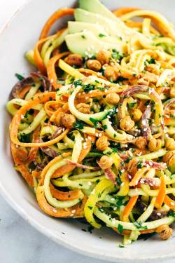 recipehouse:  (via Spiralized Vegetable Noodle Salad with Roasted Chickpeas)  