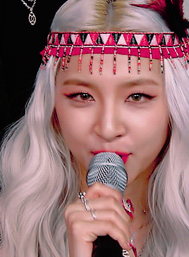 somin: KARD @ Music Bank Waiting Room (190323)