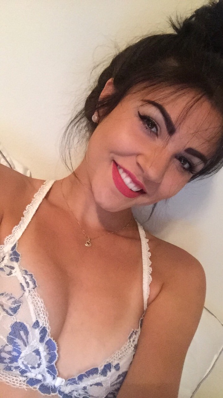 yungkumquat:  Okay so apparently I have enough baby hairs for bangs so this is currently