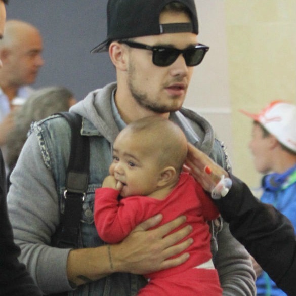 imabigfatidiot:  Liam   carrying people and koalas  