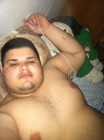 chubpornlover:  beautifulchubs:  Any idea how I can contact this guy?   Si.. alguna información?  hottttt