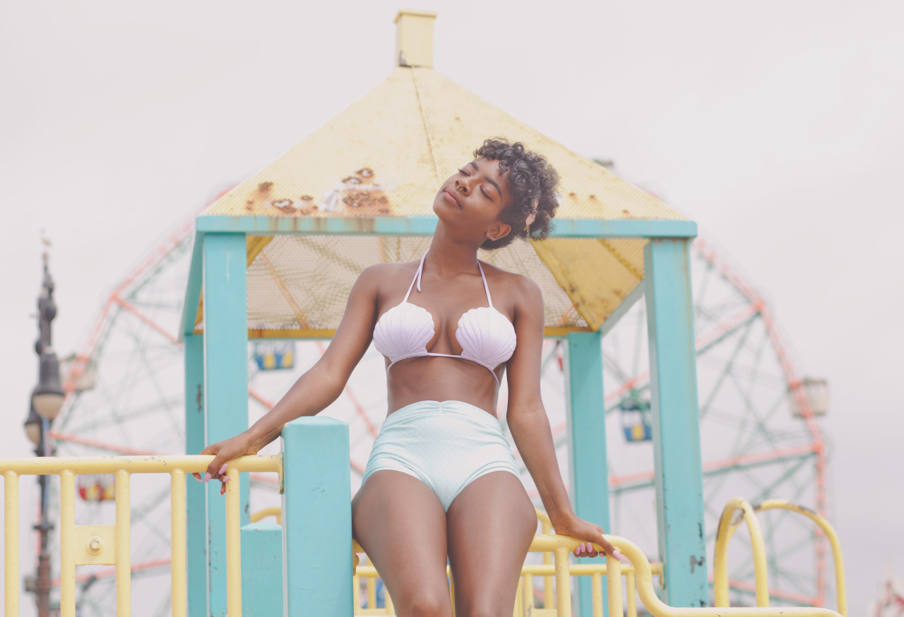 margaritamermaidblog: Beautiful Taylor in Coney Island shot by Hana Haley 