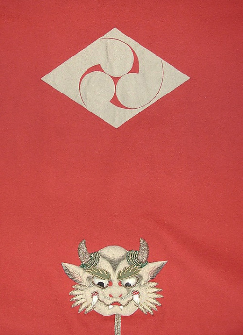 yorkeantiquetextiles: Main detail on the back of a ‘jimboari’ (samurai battle surcoat).  1750-1850,