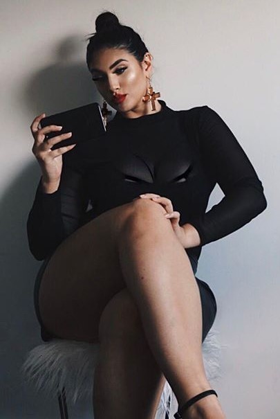 brokenmaleuk: Wow sexy curvy chick