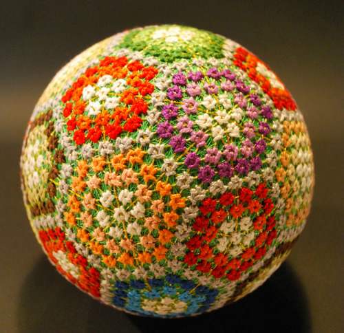 archiemcphee: These intricate and extraordinarily beautiful embroidered silk balls are a form of Jap