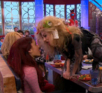 princesspuckell:  Sam and Cat are so straight though   I’ve never actually even seen this show, and still I ship…