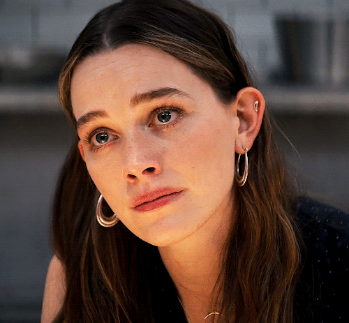 Victoria Pedretti As LOVE QUINN in YOU Season 2