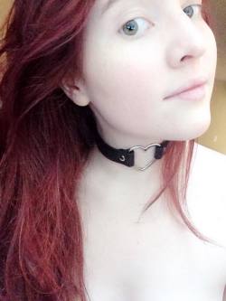 nsfwfoxyden:  Thanks so much for this heart choker off my wish-list!!    It’s been on there for a long time so I’m happy to finally wear it.  I plan to use this choker and a matching garterbelt I found for a Kitty Maid donation set soon. 💕  