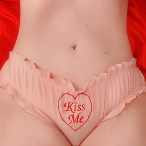 coquettefashion: Kiss Me Heart Ruffle Panties