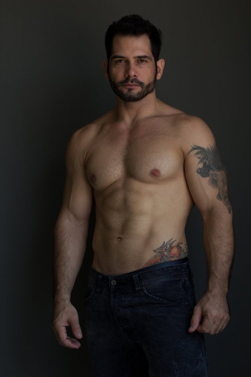 brazilmen:  brazilian model Evandro Silveirabrazilmen.tumblr.com contact me: brazilmen@mail.com