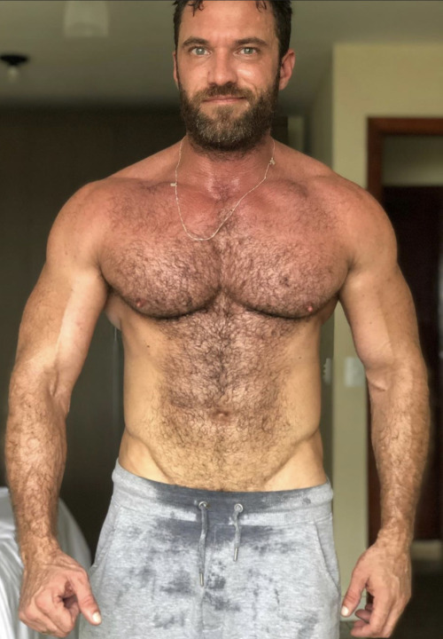 dads,bear,mature men,hairy men, muscular daddies