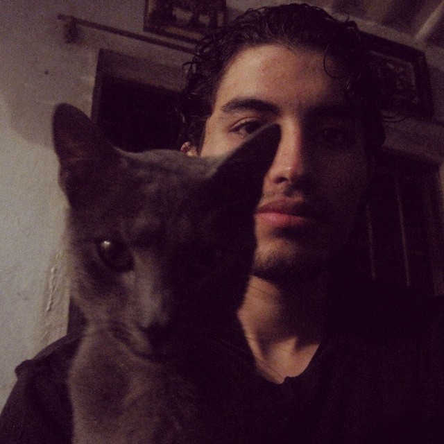 Y ahí estabamos los dos, simplemente observando como todo pasaba. #cat #me