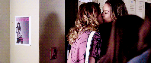 gayestlesbian:  👭