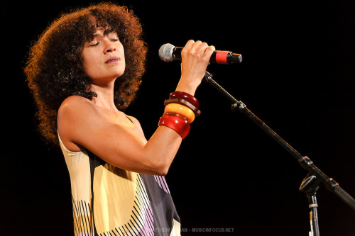 klovers:Amel Larrieux