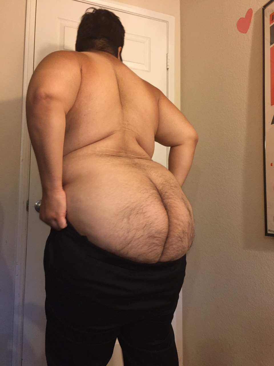 joecub31:  brwnbear550:  My ass may have gotten “too big” for my pants   Yumm