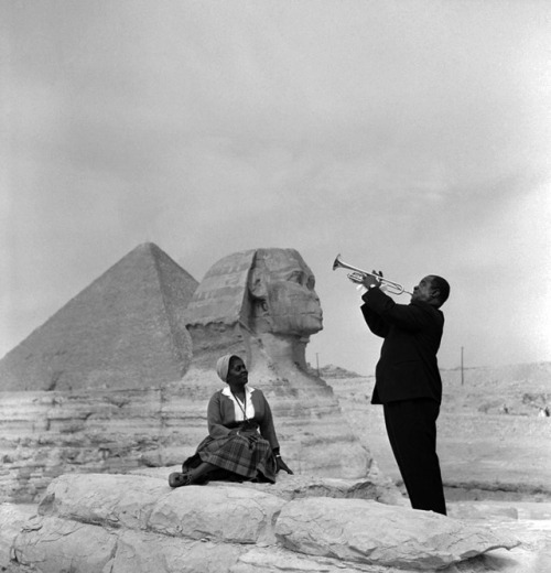 birdarchive: Louis Armstrong plays for his wife