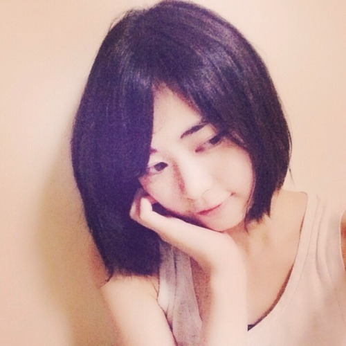 acehikari4:  xxxakaskorpion:  Maeda Ami G+ 2014/08/13  今日髪切りました♡10年ぶりのボブヘアー♡Today I cut my hair ♡Bob hair after 10 years ♡どーですか？？How is it??  Comments:  Maeda Ami本当に切ったよ！！ウィッグとかじゃなくてヾ(●’`●)ﾉI