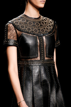 croptopteddybear:  zealous4fashion:  Valentino Spring 2016 Collection ~ details  but just use ethnic models   Exactly! The looks are everything it&rsquo;s just, damn, the only color I see is in the clothes.
